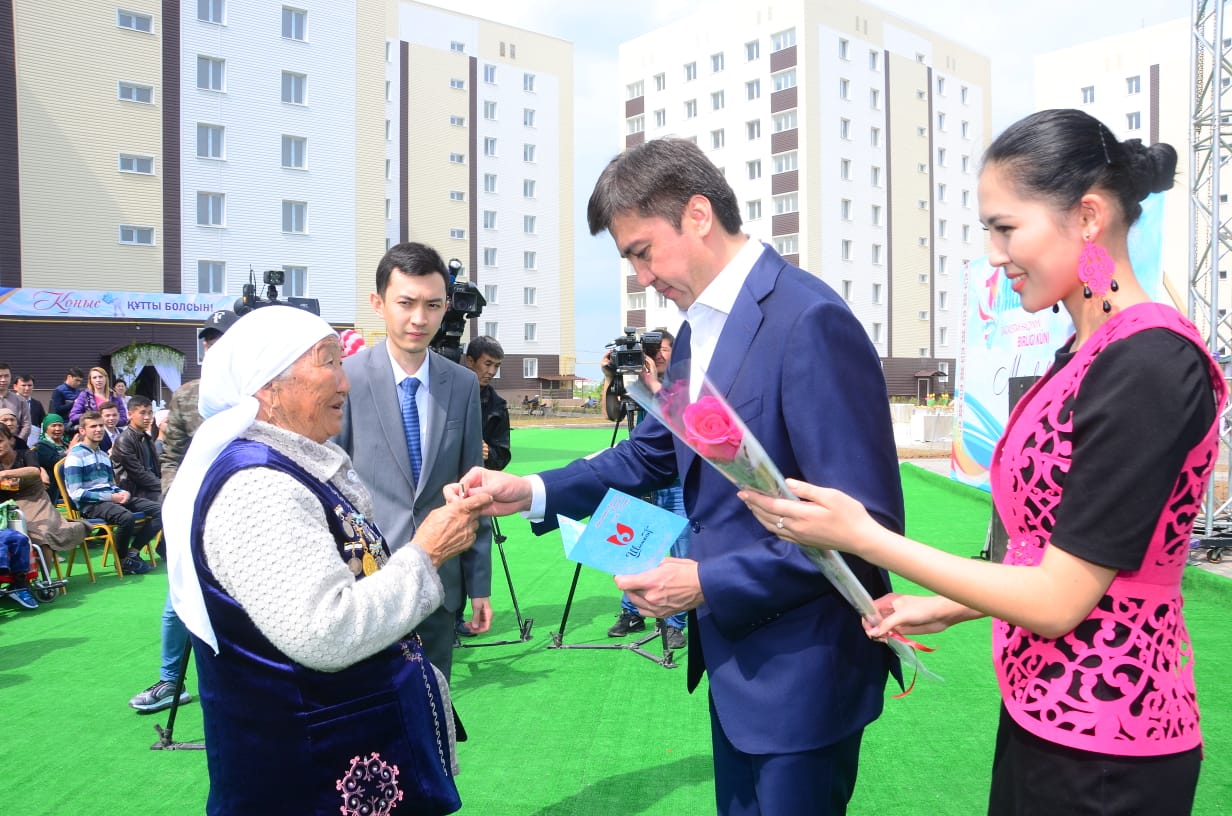 В Shymkent City вручили ключи от первых 540 квартир