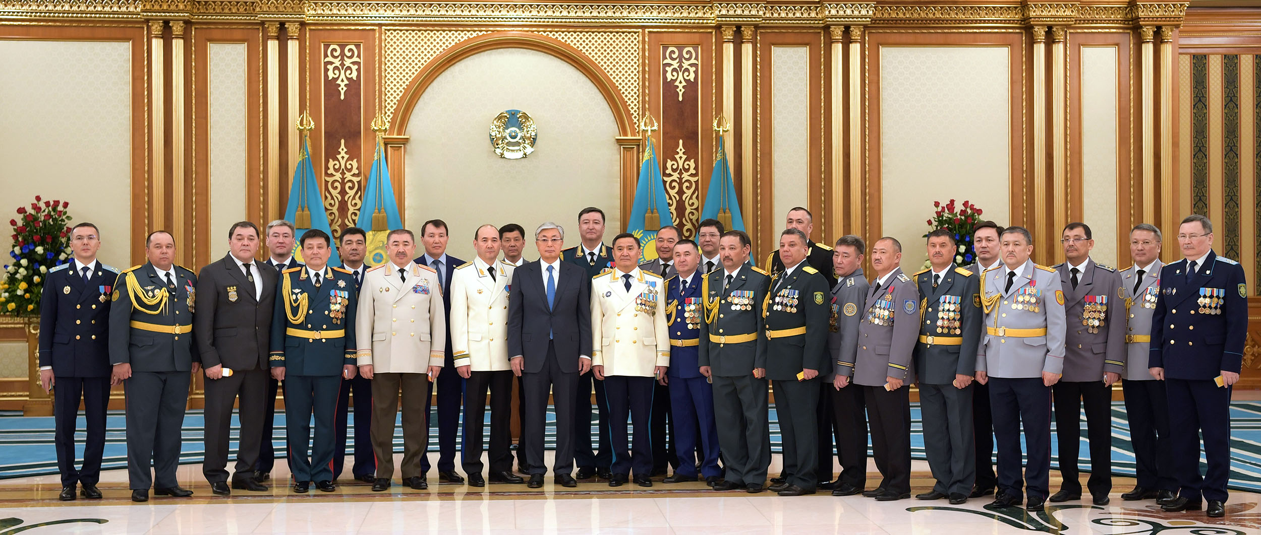 Касым-Жомарт Токаев принял участие в церемонии вручения высших воинских и специальных званий, классных чинов