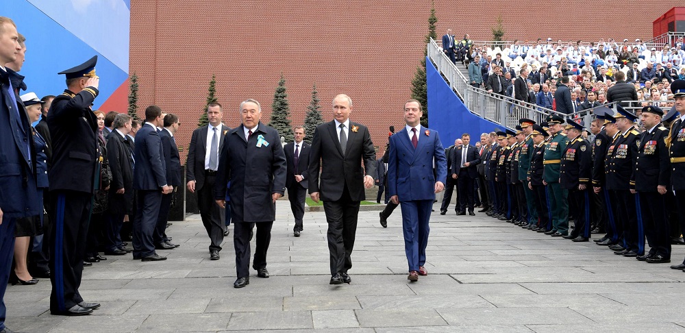 Елбасы посетил военный парад в Москве по случаю 74-й годовщины Победы