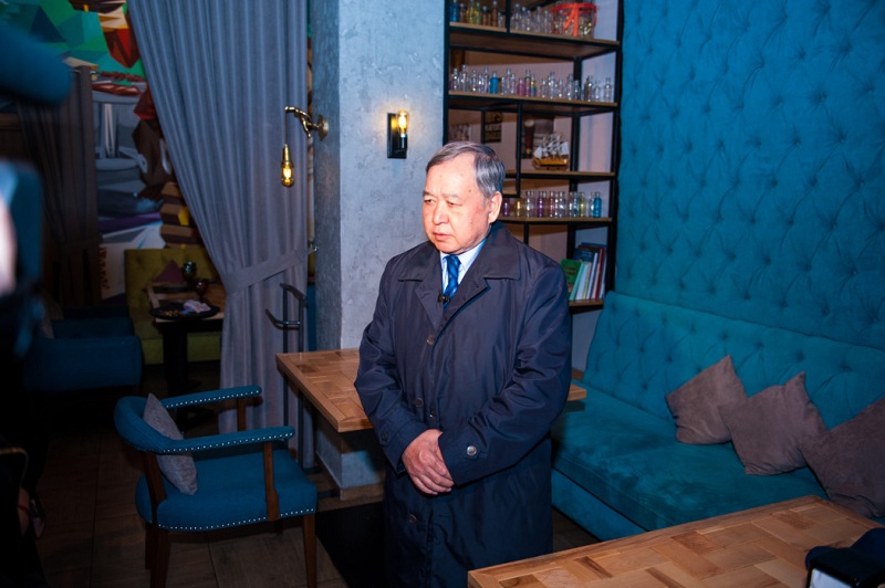 Садыбек Тугел начал агитационную кампанию с рейдов по посещению ночных клубов
