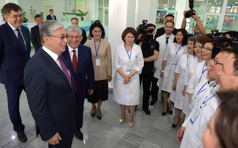 Президент Казахстана посетил многопрофильную детскую больницу в Кызылорде