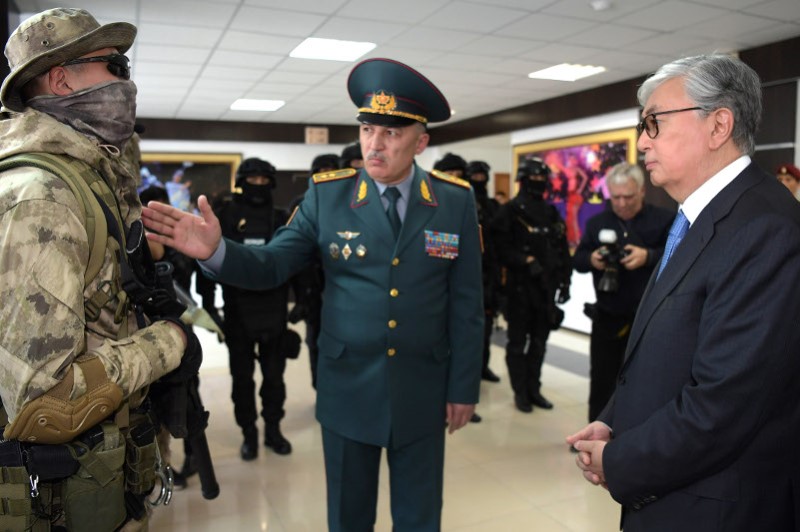 Глава государства посетил воинскую часть Национальной гвардии