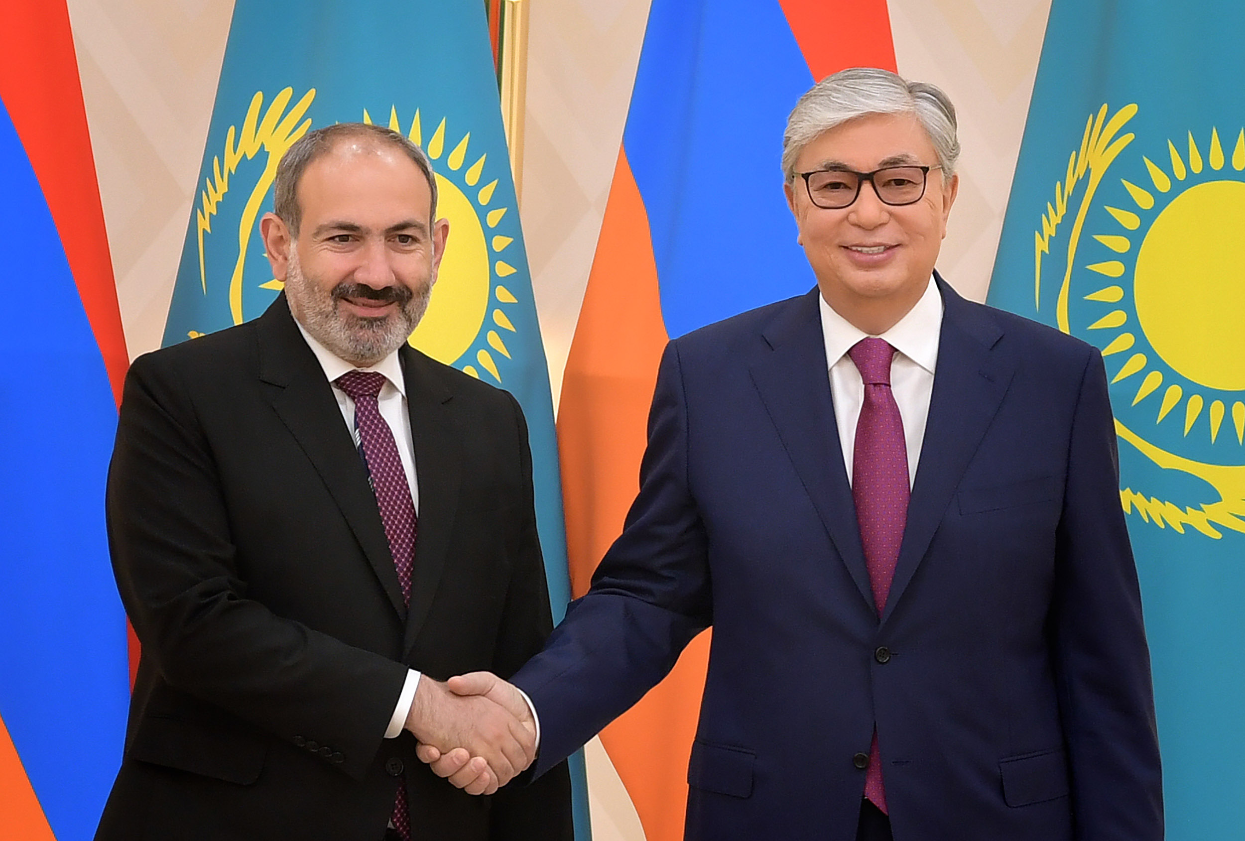 Касым-Жомарт Токаев встретился с Премьер-министром Армении Николом Пашиняном