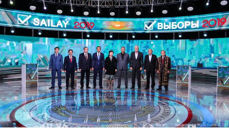 Участники предвыборных теледебатов подняли проблемы рыночной экономики, борьбы с коррупцией и другие