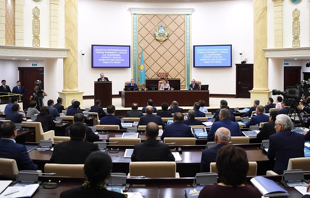 Нурсултан Назарбаев поблагодарил депутатов за присвоение статуса «Почетный сенатор»