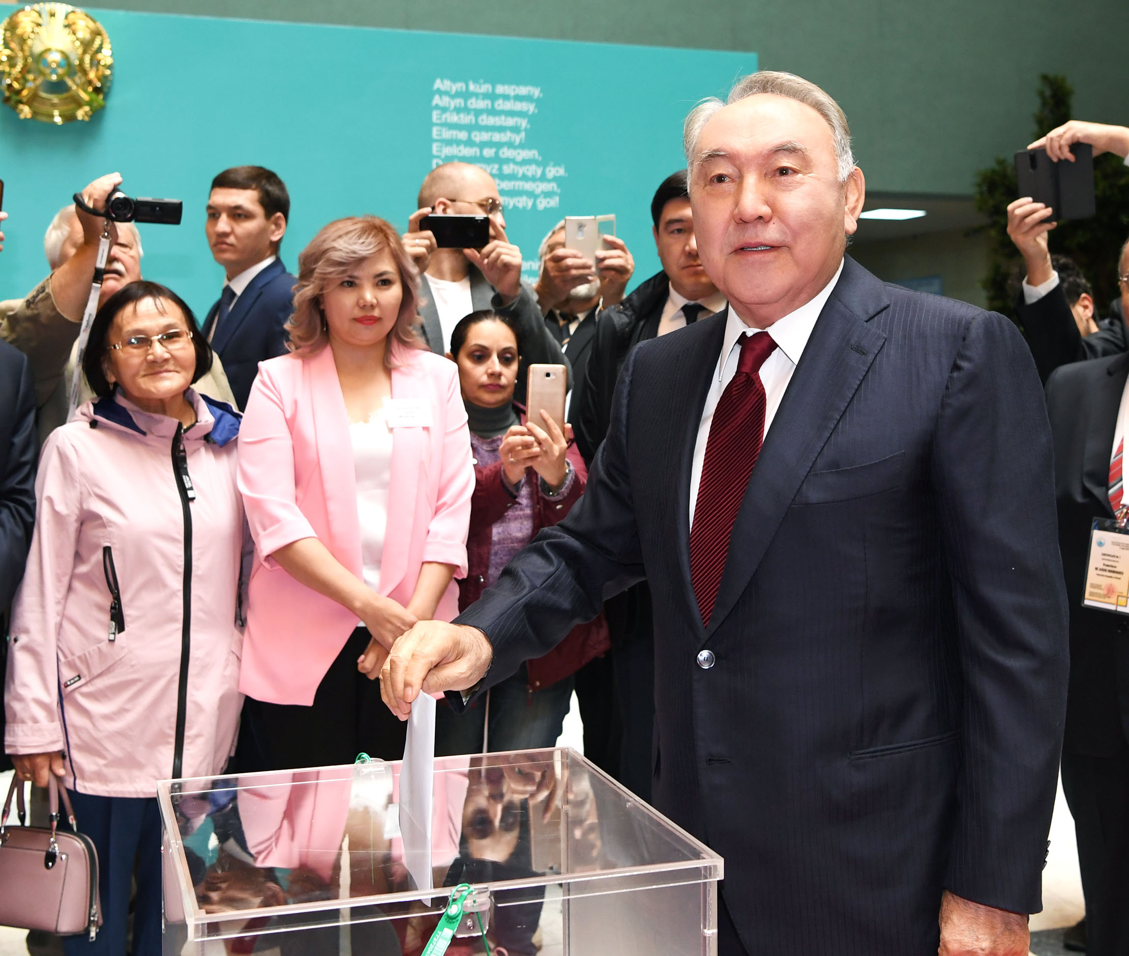 Первый Президент Казахстана посетил избирательный участок №58 столицы