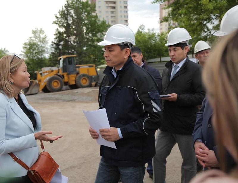 Алтай Кульгинов посетил проблемные объекты долевого строительства
