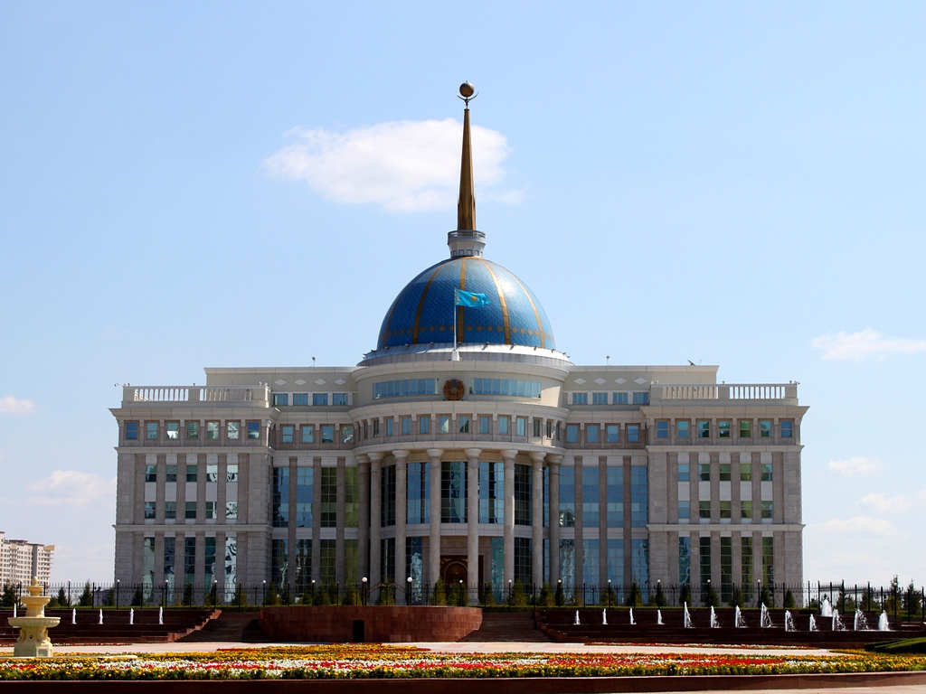 Глава государства прекратил полномочия Бырганым Айтимовой и Аскара Бейсенбаева