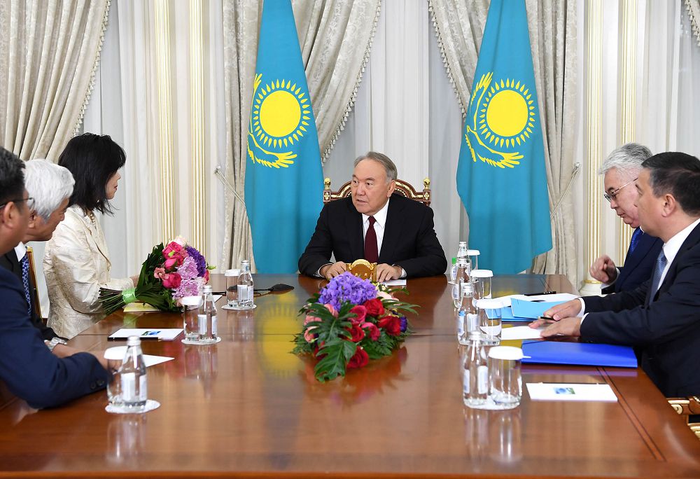 Нурсултан Назарбаев встретился с членами семьи покойного Генерального директора МАГАТЭ Юкия Амано