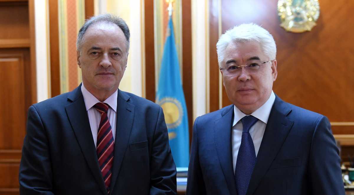 Глава МИД Казахстана принял новых послов Черногории и Зимбабве