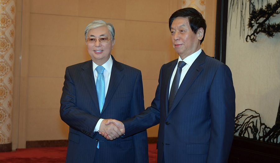 Глава государства встретился с председателем Постоянного комитета Всекитайского собрания народных представителей КНР