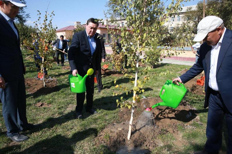 Аскар Мамин и Умирзак Шукеев дали старт республиканской акции по посадке деревьев