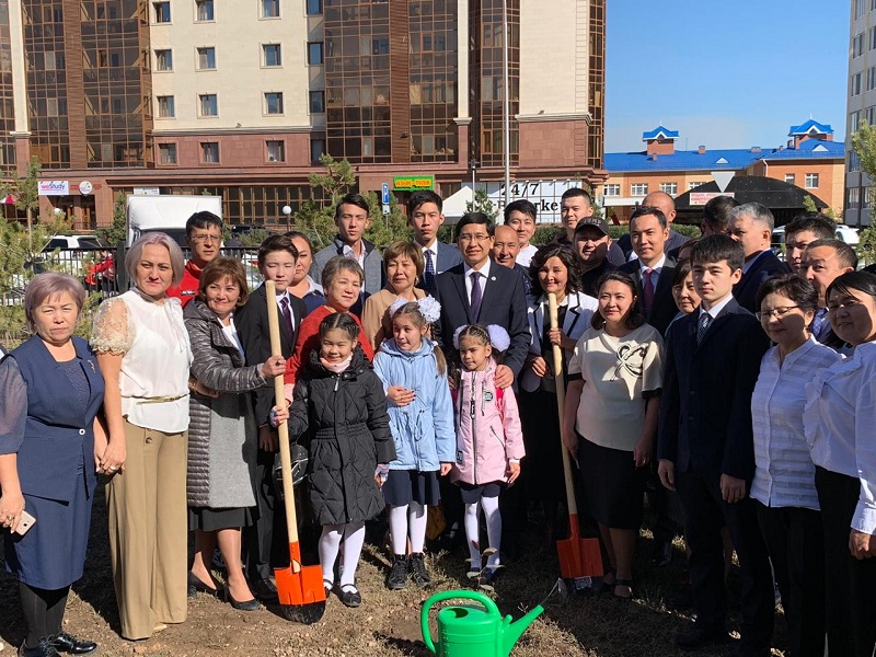 Более 200 тысяч деревьев посадили в школах Казахстана в завершение эко-часа