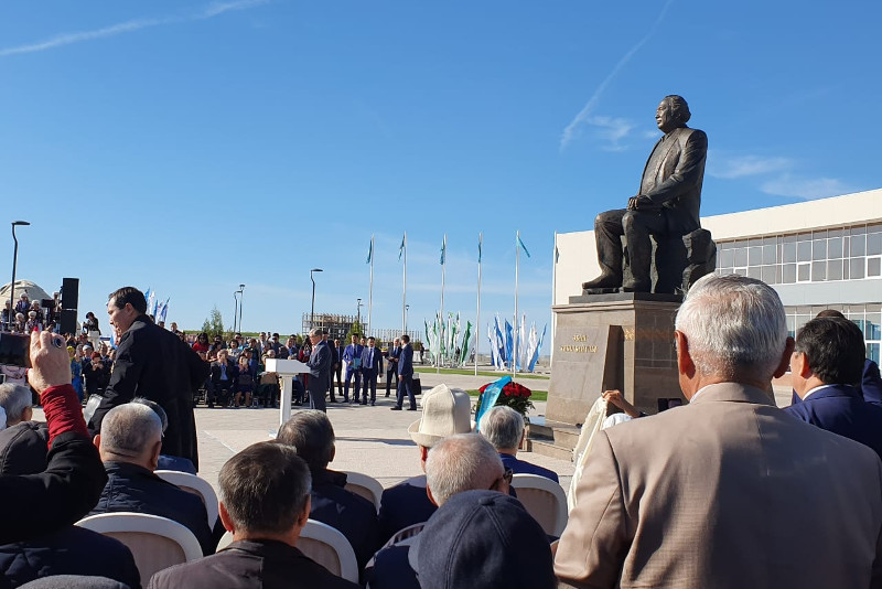 Президент открыл памятник Абишу Кекилбайулы в Актау