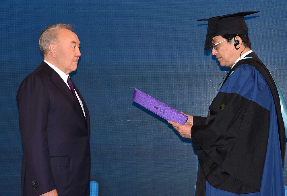 Нурсултану Назарбаеву присвоено звание Почетного доктора Университета Цукуба