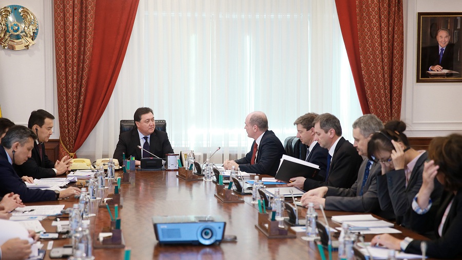Аскар Мамин встретился с главой миссии МВФ по Казахстану