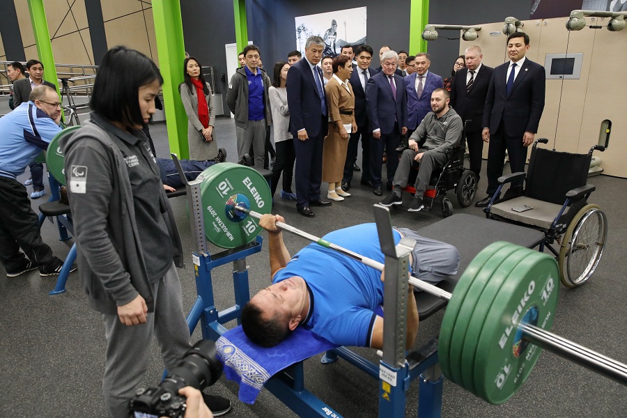 Бердибек Сапарбаев ознакомился с работой Паралимпийского тренировочного центра