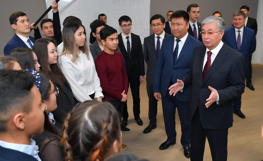Президент: Задача Казахстана - не отстать от мировых тенденций