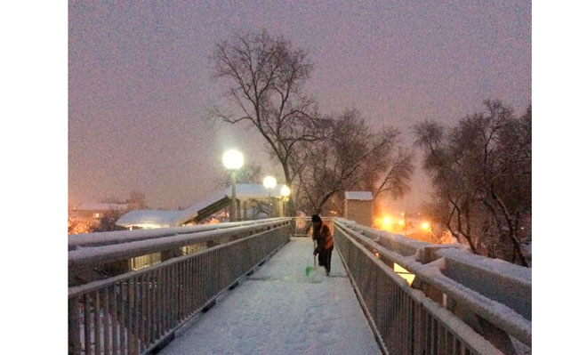 В Алматы борются с последствиями снегопада