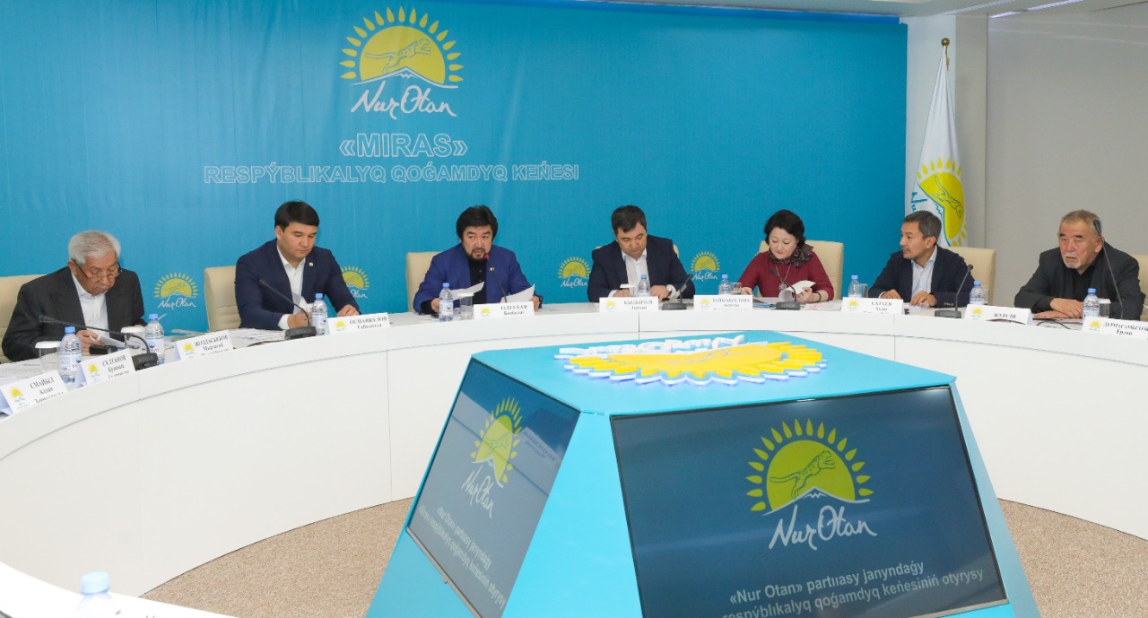 Вопросы развития казахстанского кинематографа обсудили в «Nur Otan»