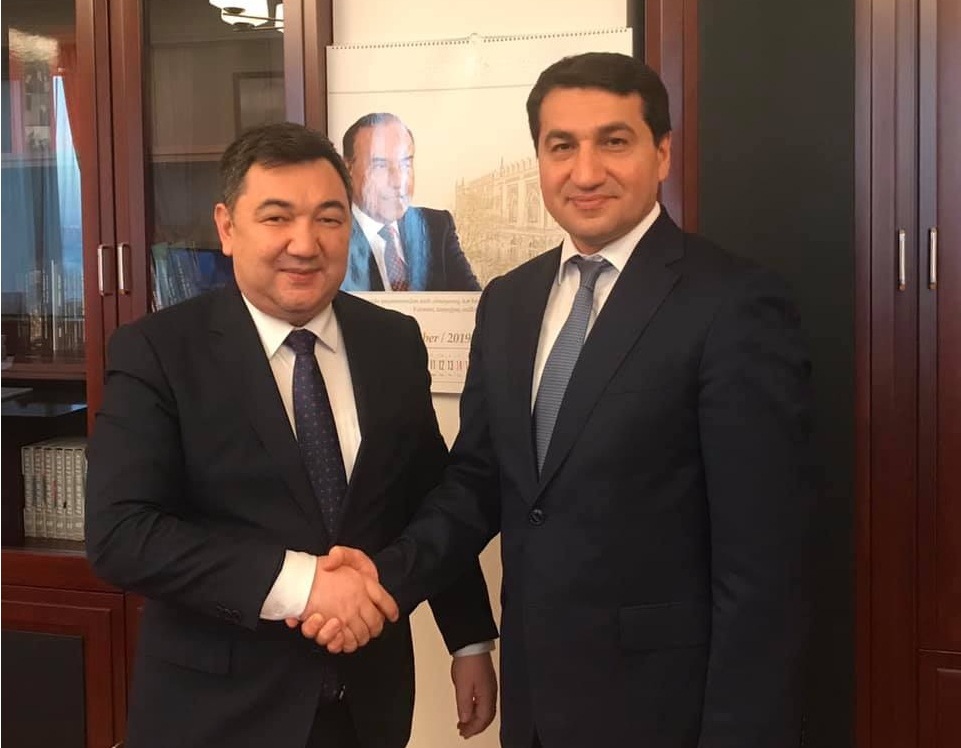 Дархан Кыдырали встретился с помощником Президента Азербайджана