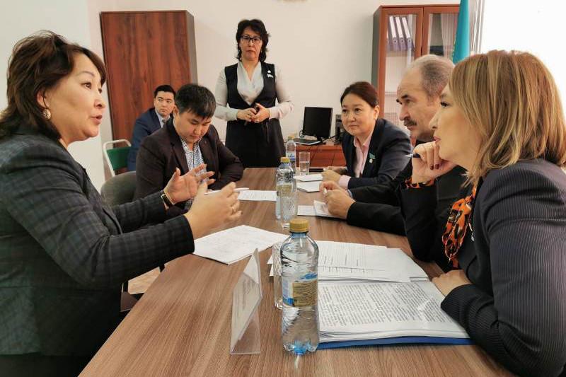 Мажилисмены встретились с жителями села в Павлодарской области