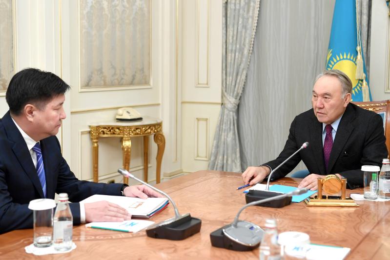 Нурсултан Назарбаев встретился с председателем Верховного суда