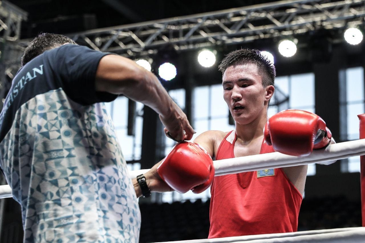Казахстанские боксеры вышли в полуфинал международного турнира в Венгрии