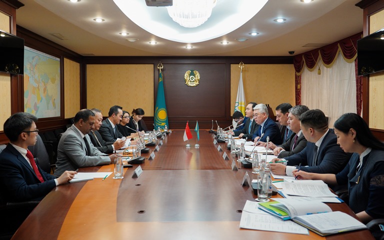 Обсуждены вопросы сотрудничества Казахстана и Сингапура в транспортно-логистической сфере