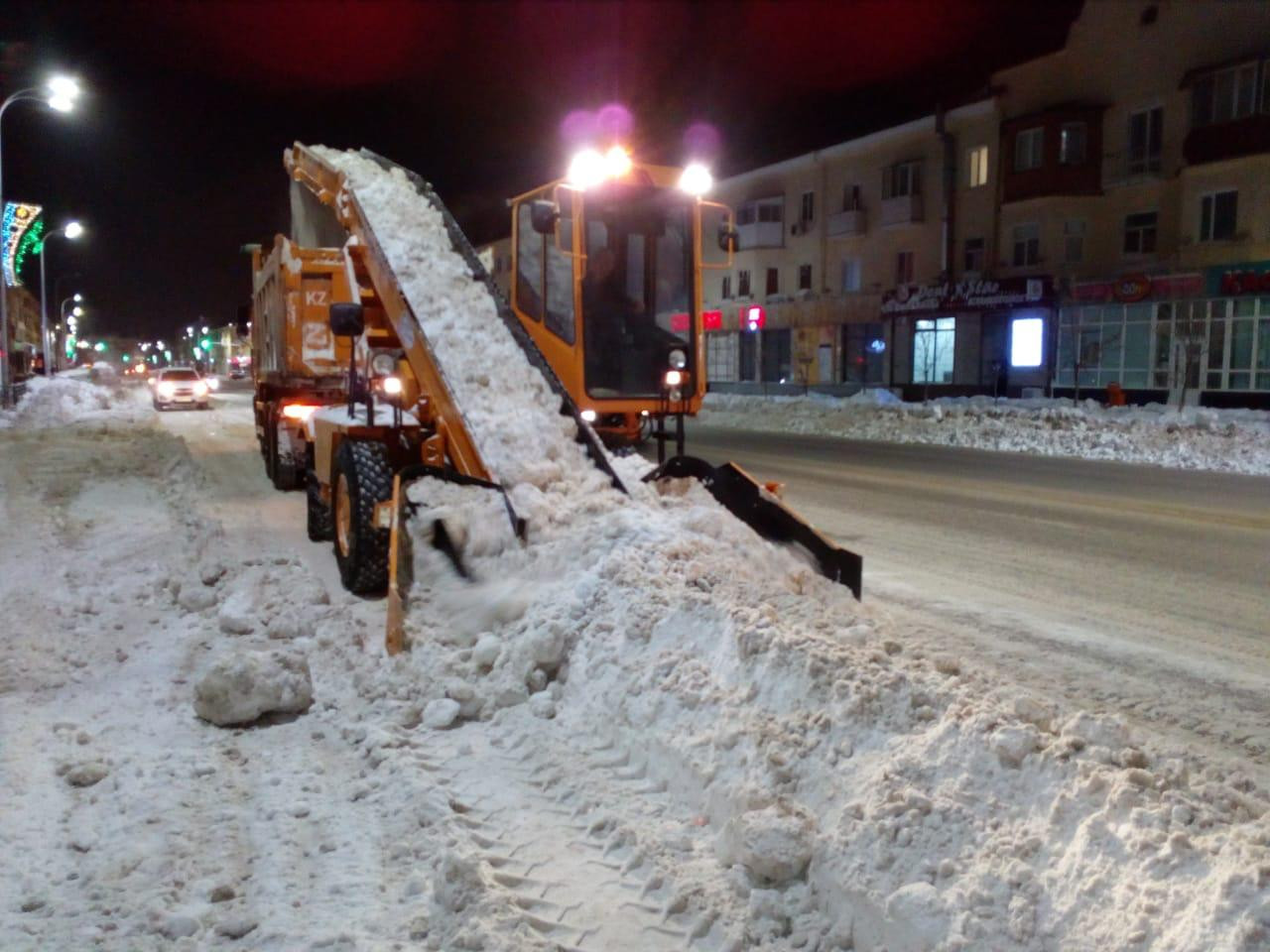 В ночь с 9 на 10 февраля в столице вывезли 1 780 грузовиков снега