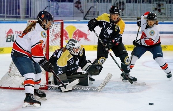 Женская команда Казахстана по хоккею вышла в плей-офф Евролиги