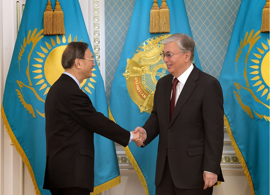 Президент Казахстана встретился с членом Политбюро ЦК Компартии Китая