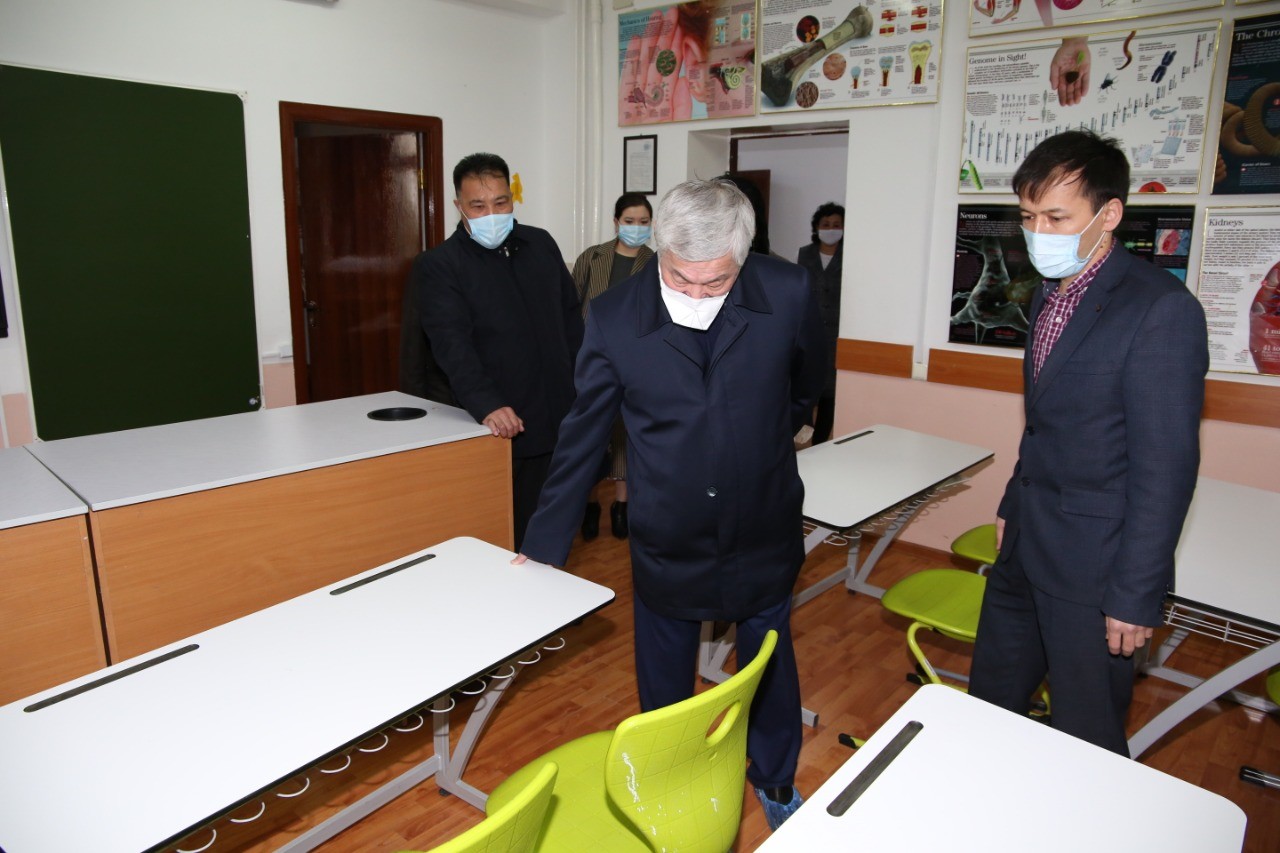 Бердибек Сапарбаев посетил ряд школ Тараза