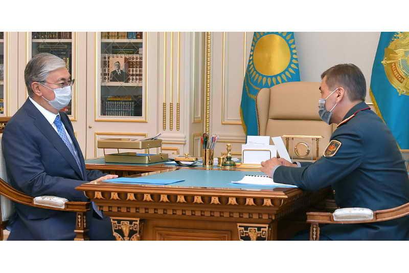 Глава государства принял министра обороны Нурлана Ермекбаева