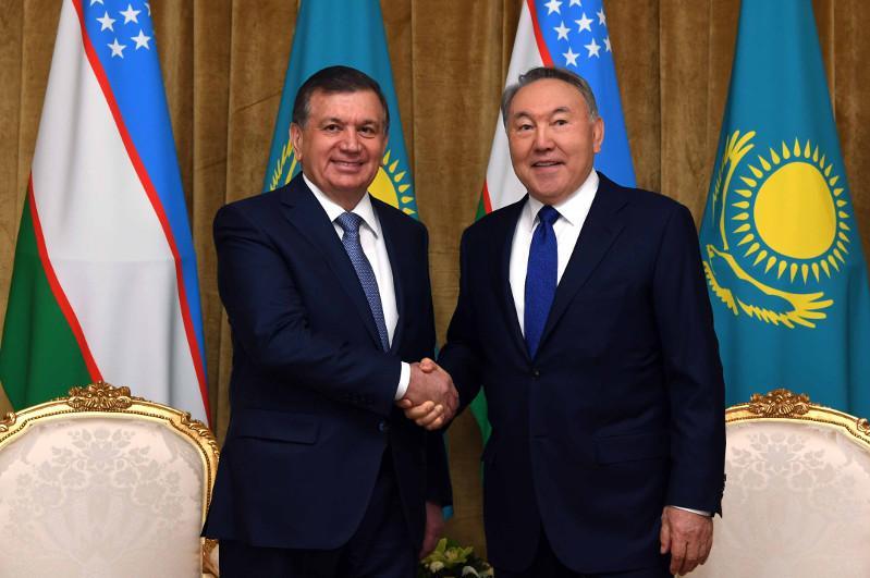 Нурсултан Назарбаев поговорил по телефону с Президентом Узбекистана