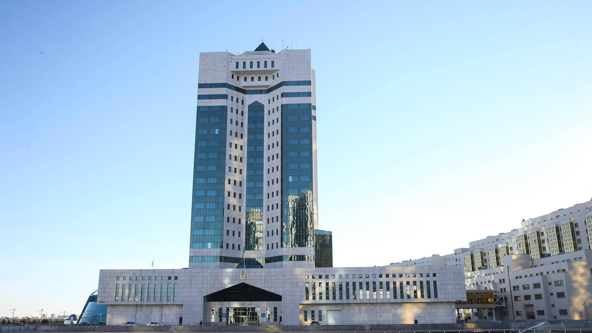 Во второй половине этого года Казахстан продолжит сокращать добычу нефти