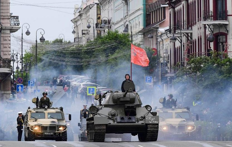 Сегодня в России проходят парады Победы