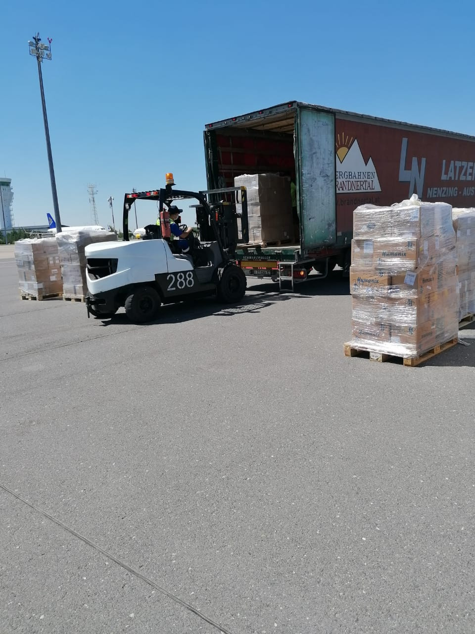 Ещё один грузовой самолёт с 16 тоннами лекарств прибыл в столицу