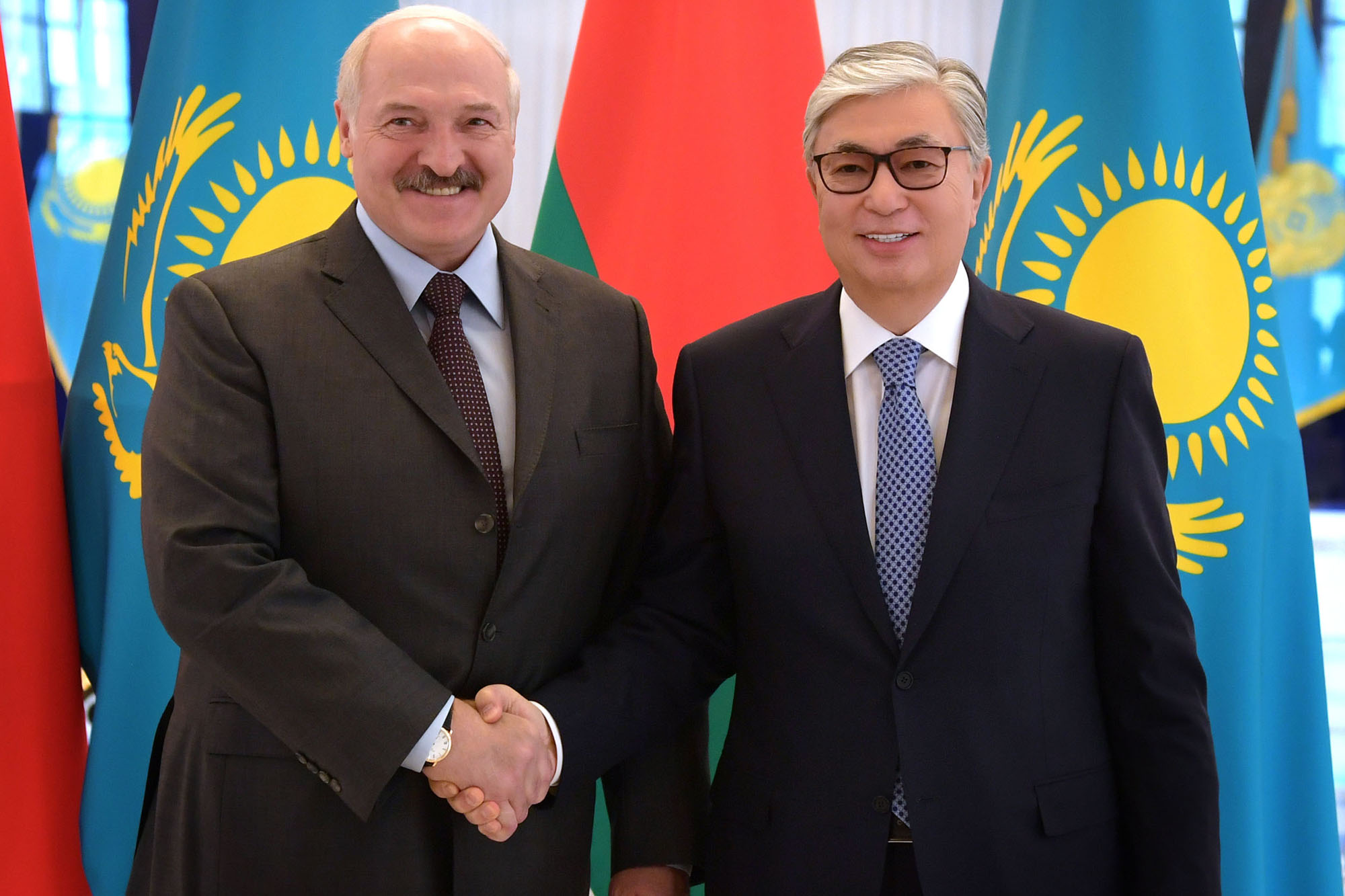 Глава государства поздравил Лукашенко с переизбранием