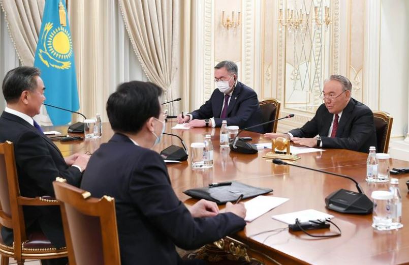 Нурсултан Назарбаев встретился с главой МИД КНР