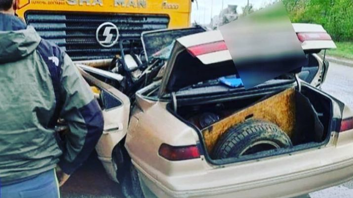 Жуткое ДТП в Нур-Султане: водитель Toyota погиб, врезавшись в грузовик на встречке