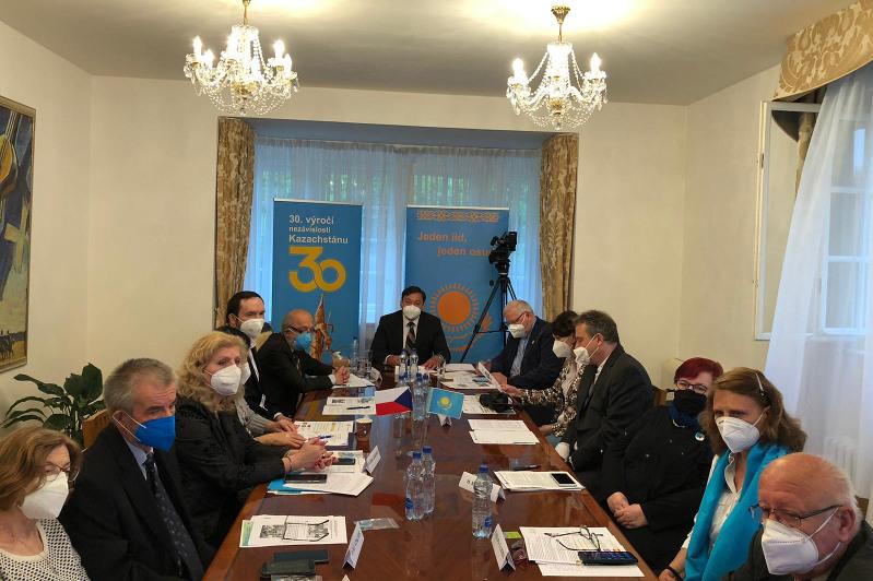 Круглый стол о достижениях Ассамблеи народа Казахстана прошел в Праге