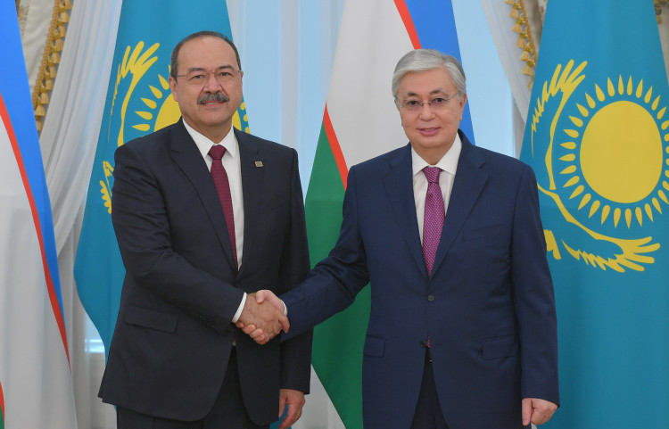 Глава государства принял Премьер-министра Узбекистана Абдуллу Арипова