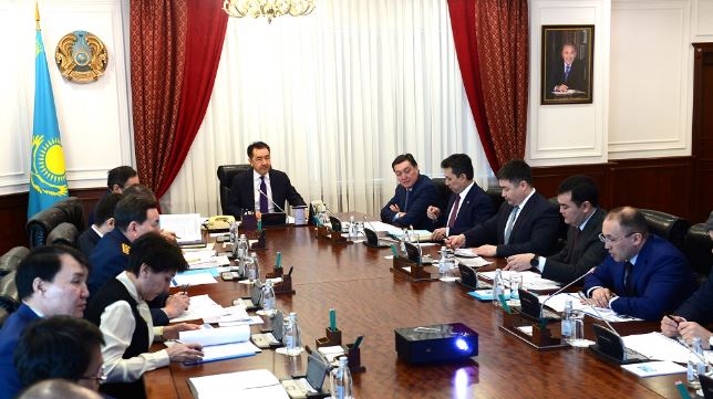 Бакытжан Сагинтаев провел совещание по внедрению новых технологий  в процессы оказания госуслуг