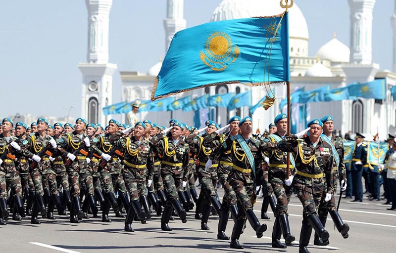 В каких условиях Глава государства подписал Указ о создании Вооруженных Сил Казахстана