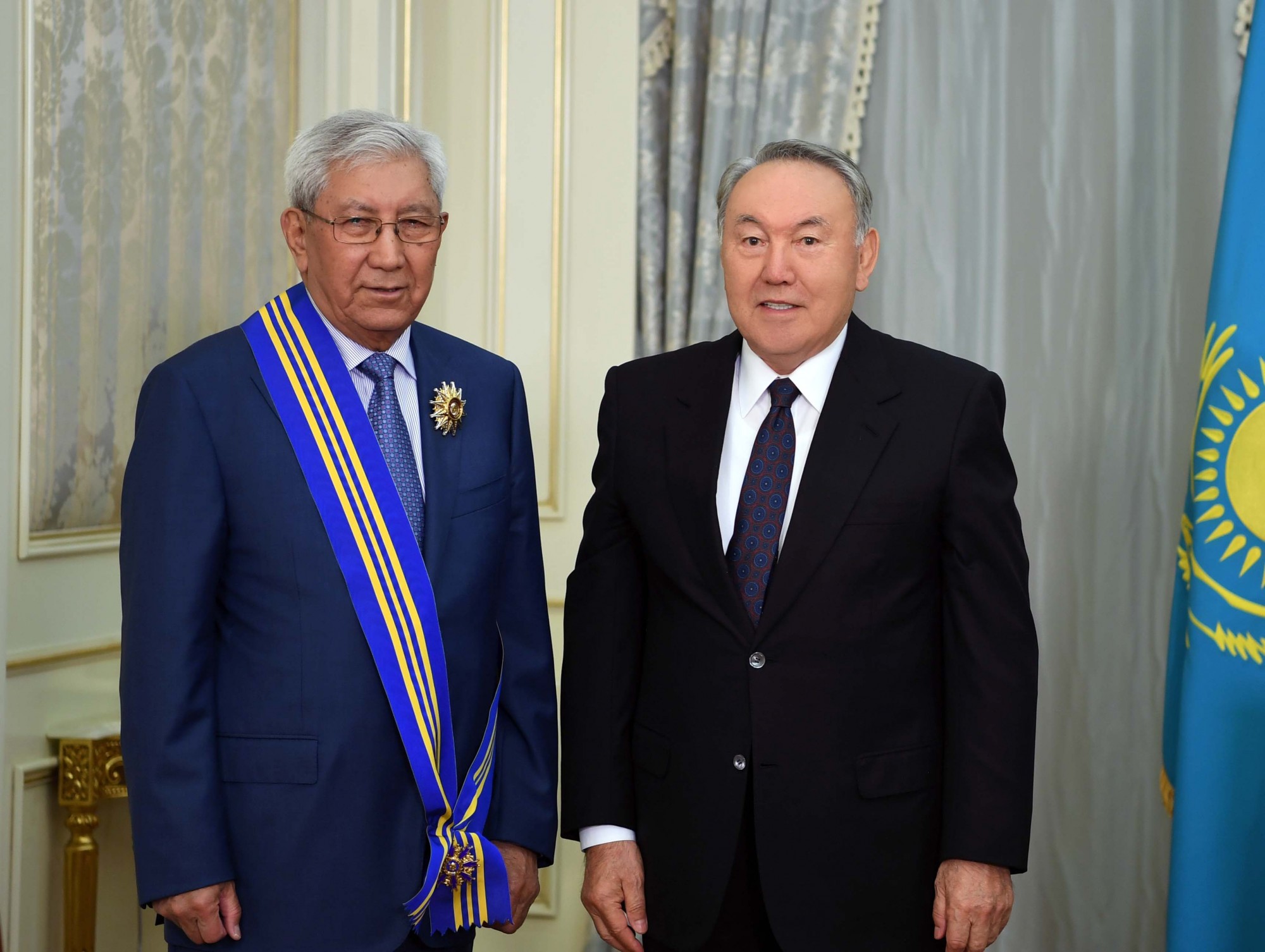 Глава государства наградил М.Жолдасбекова орденом «Барыс» I степени