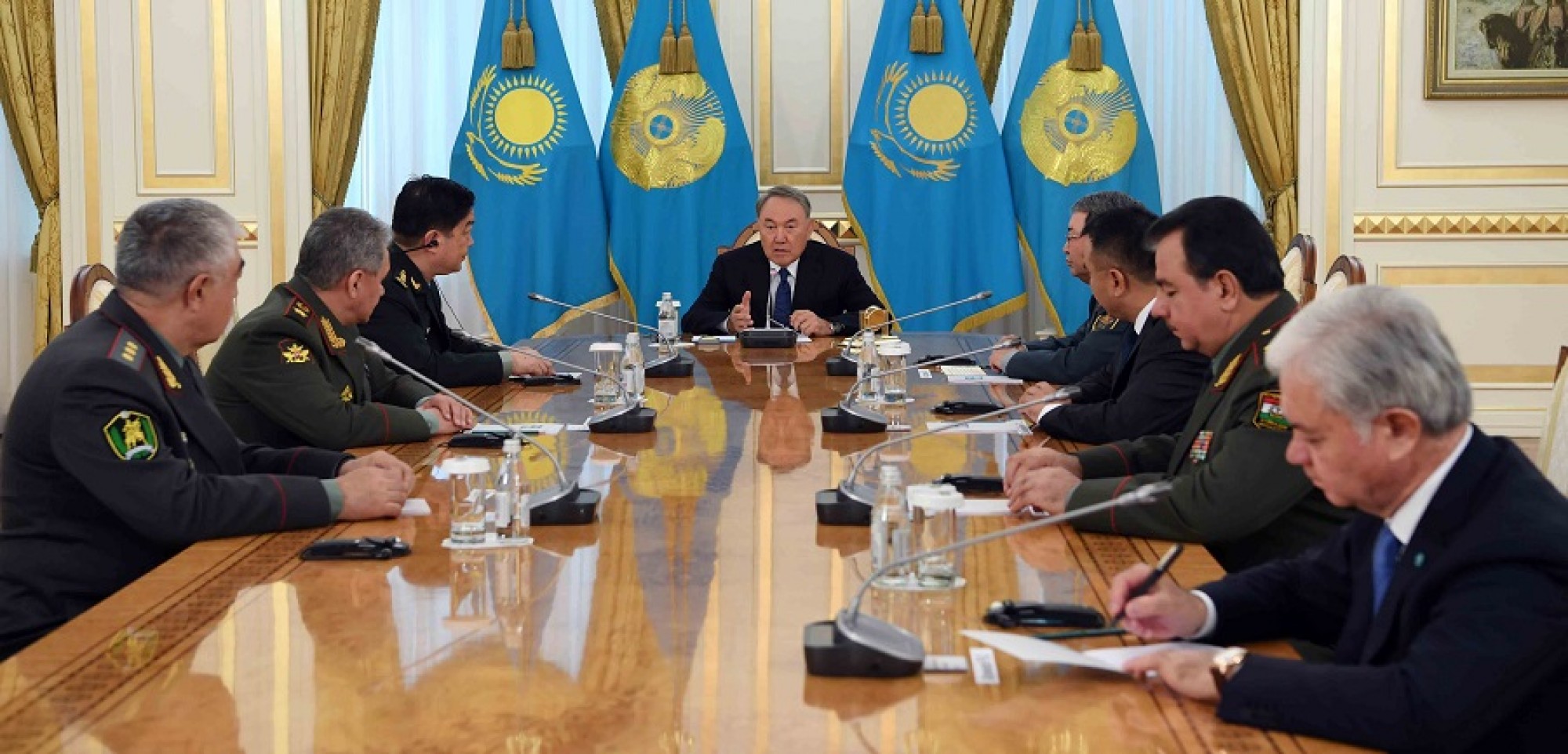 Глава государства встретился с министрами обороны стран-членов ШОС