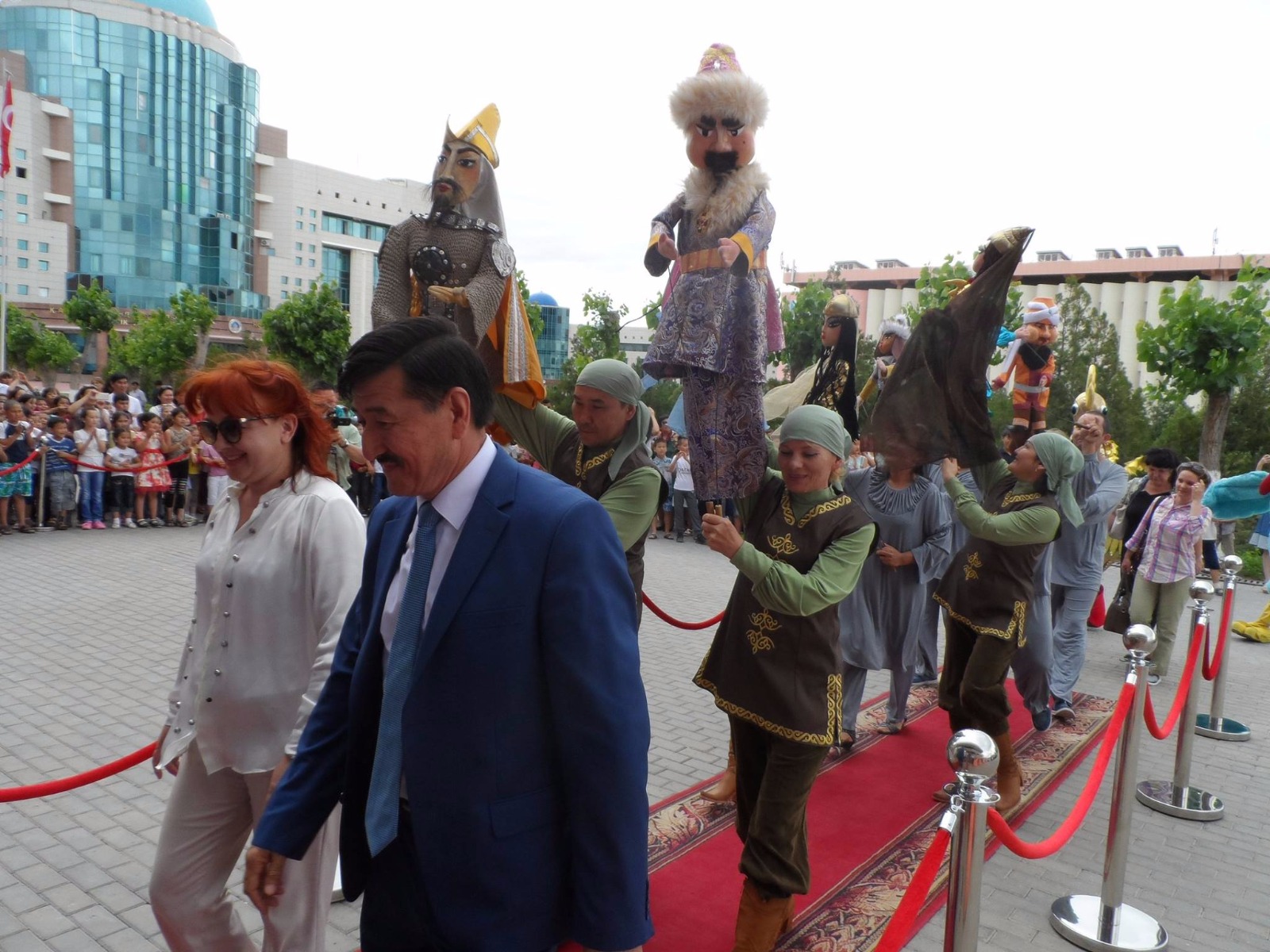 В Шымкенте и Туркестане проходит международный фестиваль театров кукол