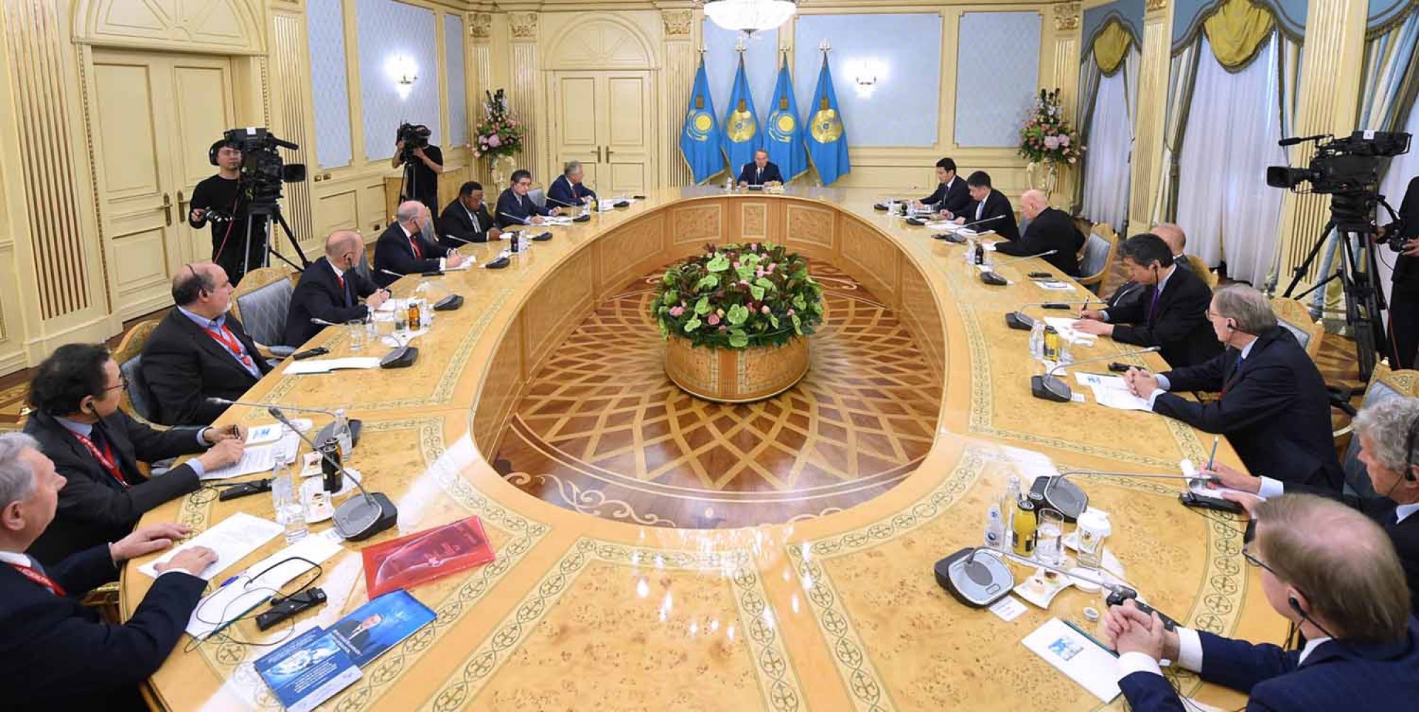 Нурсултан Назарбаев назвал проблемы, мешающие мировой торговле и интеграции