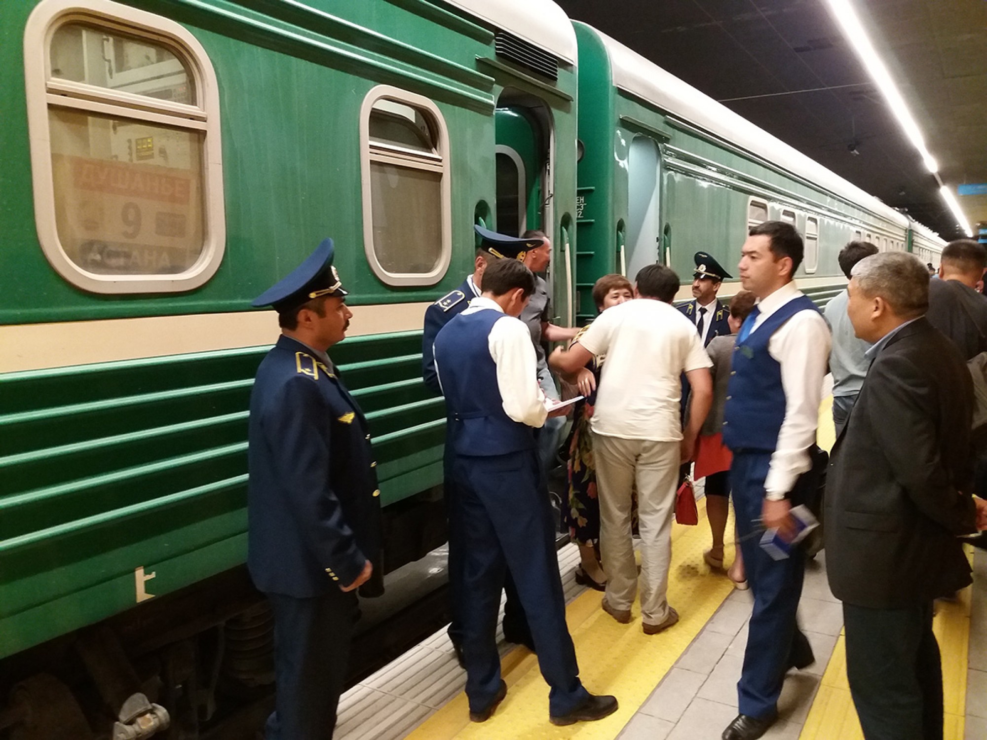 Из Душанбе в Астану прибыл первый международный поезд